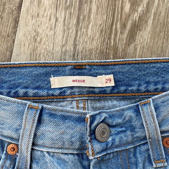 Levi’s Wedgie Straight Leg Jean size 29 - Picture 2 of 2
